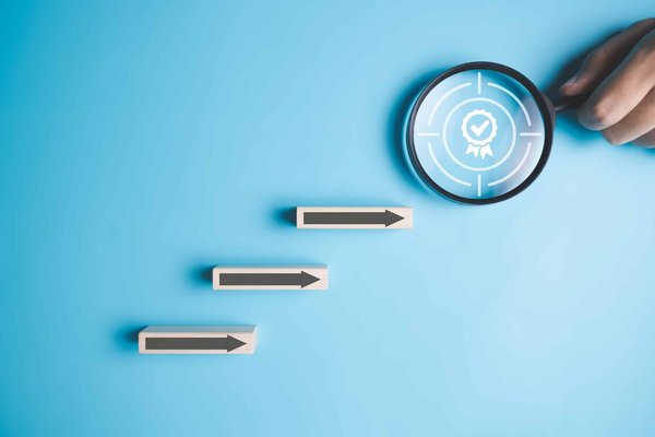 Quelles sont les étapes pour devenir un formateur certifié en langues étrangères ?